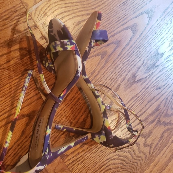 Multi Color Heel - Picture 2 of 4